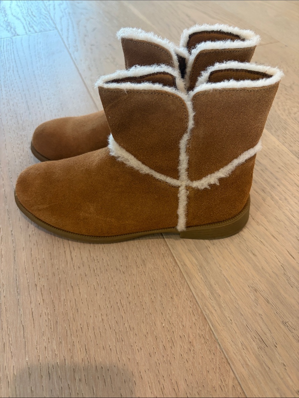 UGG Kids Chestnut Suede Shearling-Trim Boots - size 1